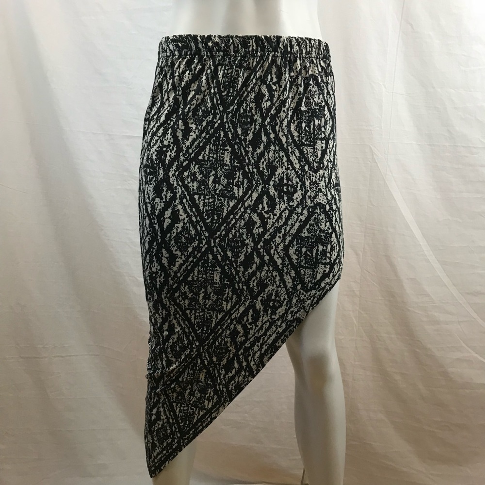 EN Creme Asymmetrical  Body con Skirt